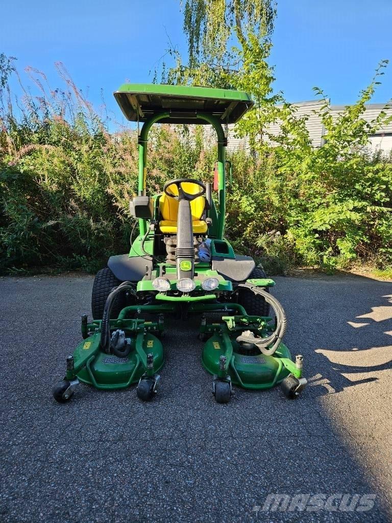 John Deere 7400 A 거친면 다듬기 위한 잔디깎기