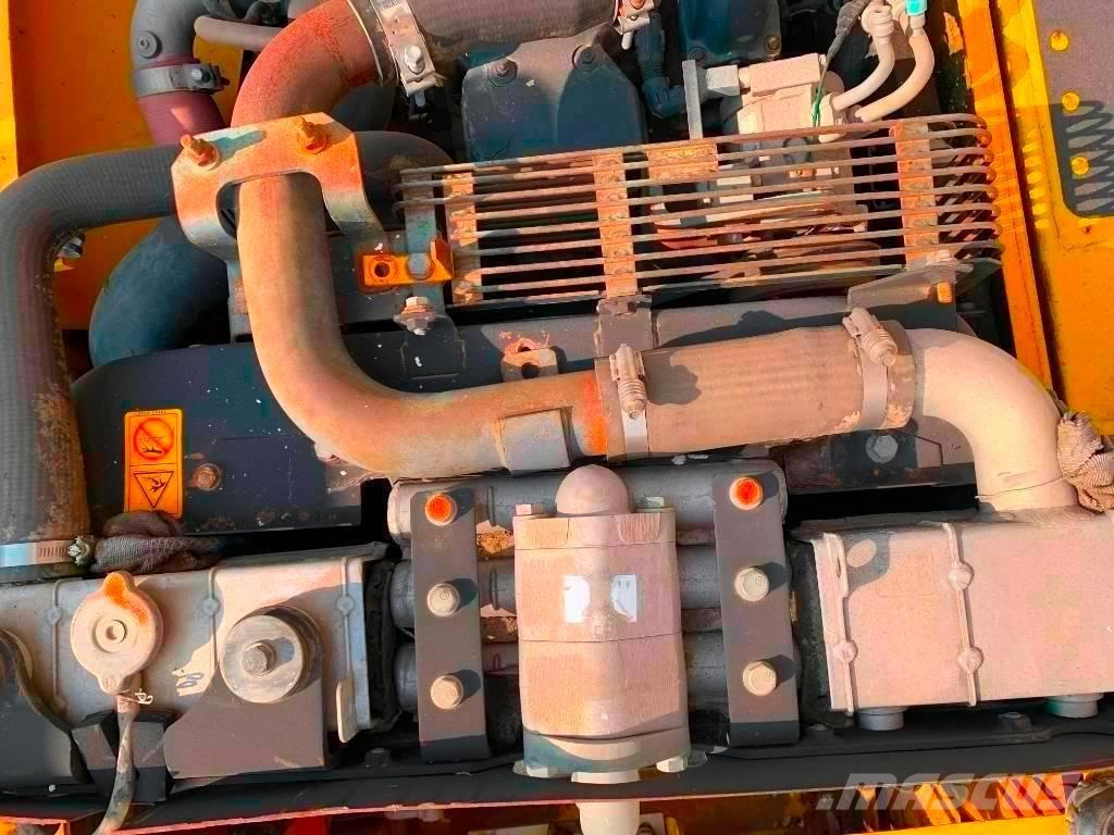 Komatsu PC 240 대형 굴삭기 29톤 이상