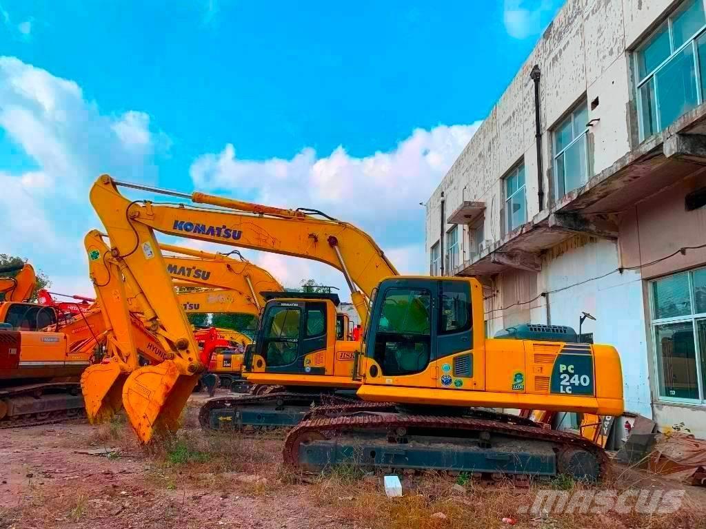 Komatsu PC 240 대형 굴삭기 29톤 이상