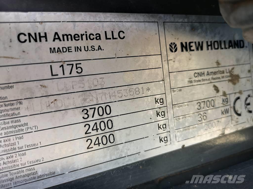 New Holland L 175  스키드로더