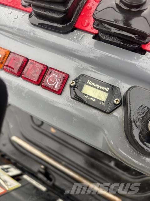 Takeuchi TB 210 R 소형 굴삭기 7톤 미만