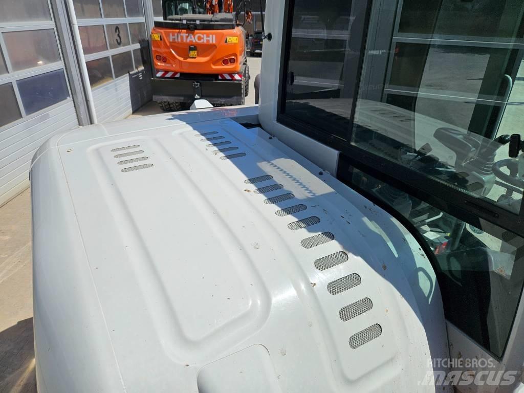 Takeuchi TB295W  휠 굴삭기