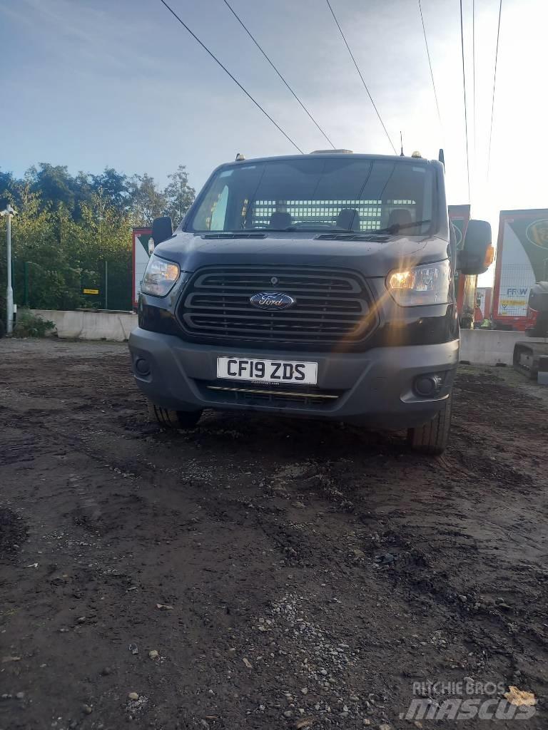 Ford Transit 350 플랫베드/드롭사이드 트럭