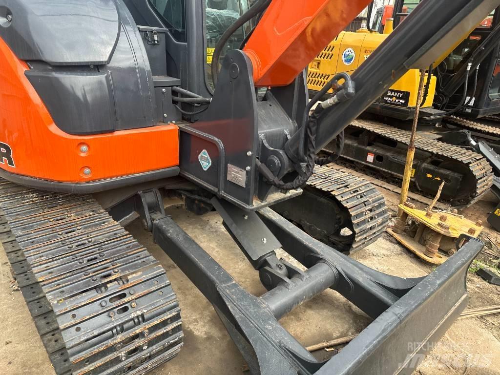 Hitachi ZX68USR-5A 소형 굴삭기 7톤 미만