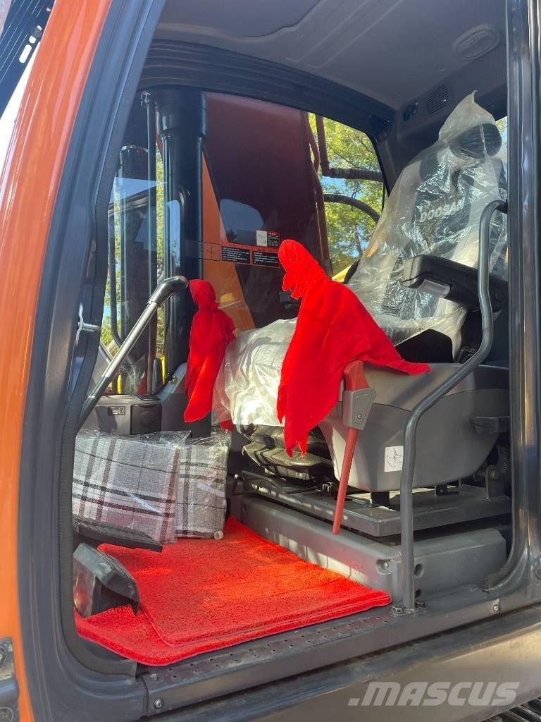 Doosan DX 225 LC 중형굴삭기 7톤-28톤