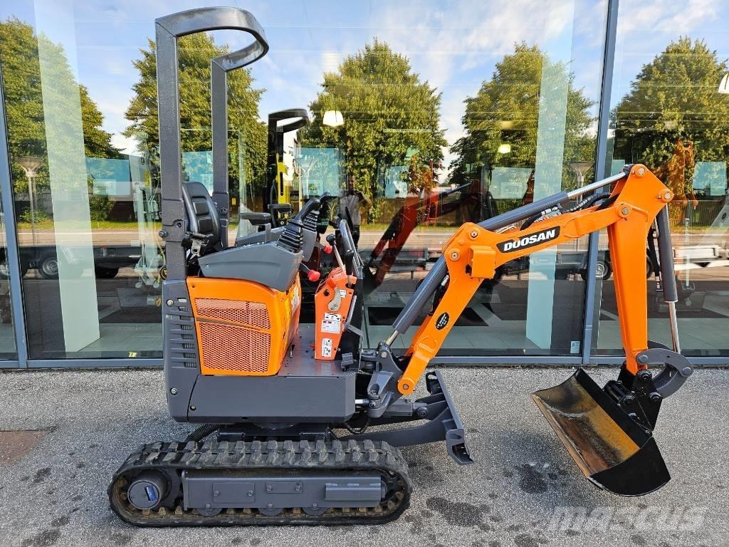 Doosan DX 10 Z 소형 굴삭기 7톤 미만