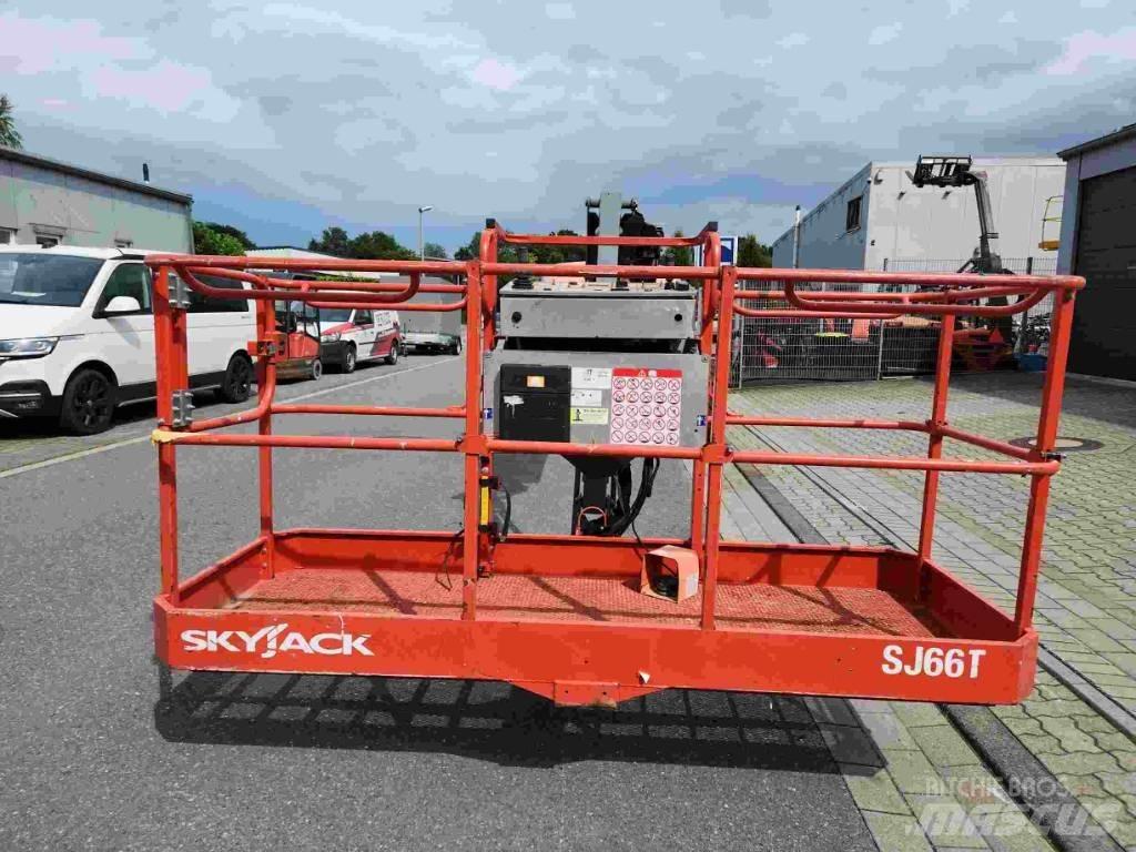 SkyJack SJ 66 T 관절형 전동이동 리프트