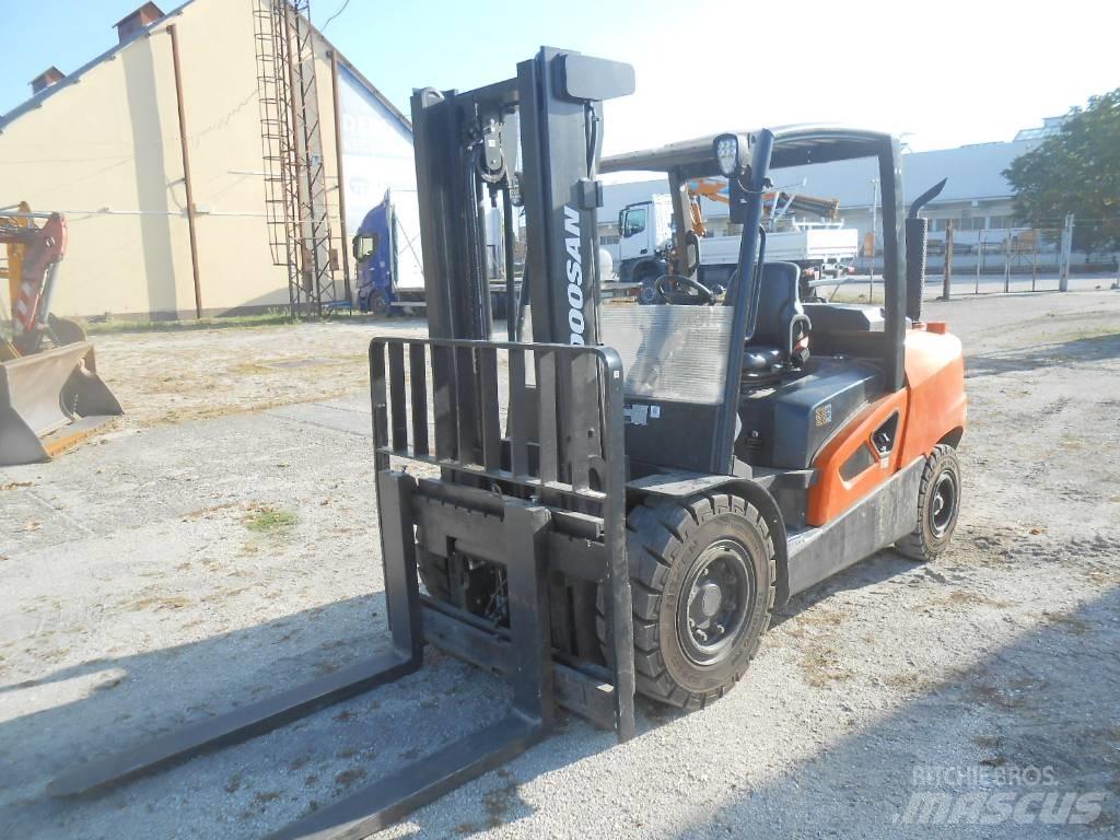 Doosan D50SC-09 디젤 지게차