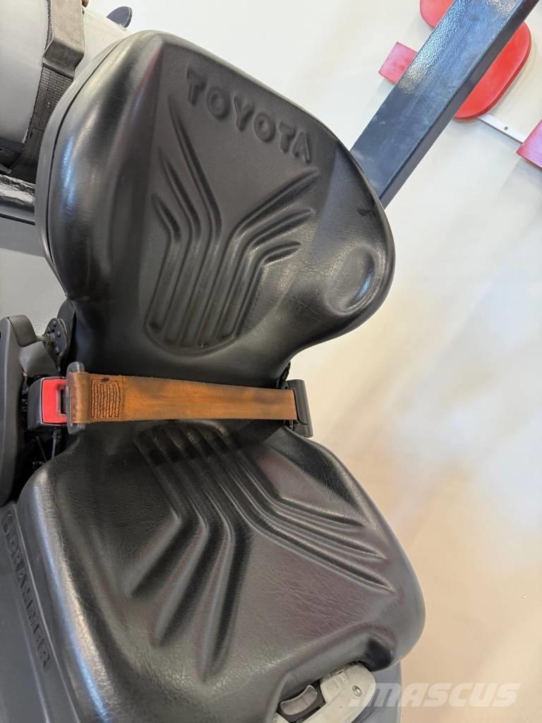 Toyota 11051 - 8FBE15T 전동 지게차