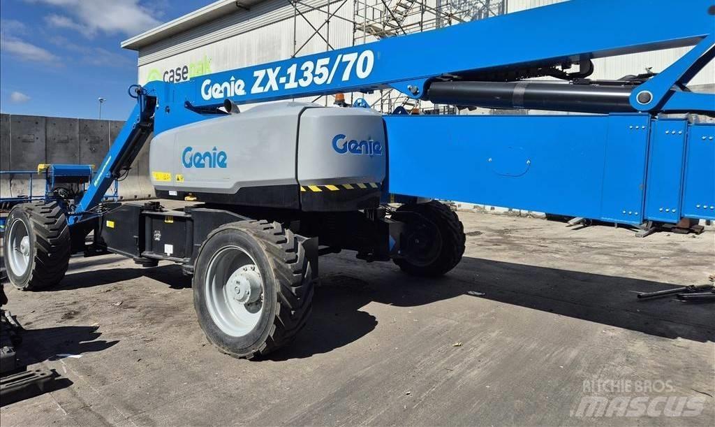Genie ZX 135/70 관절형 전동이동 리프트