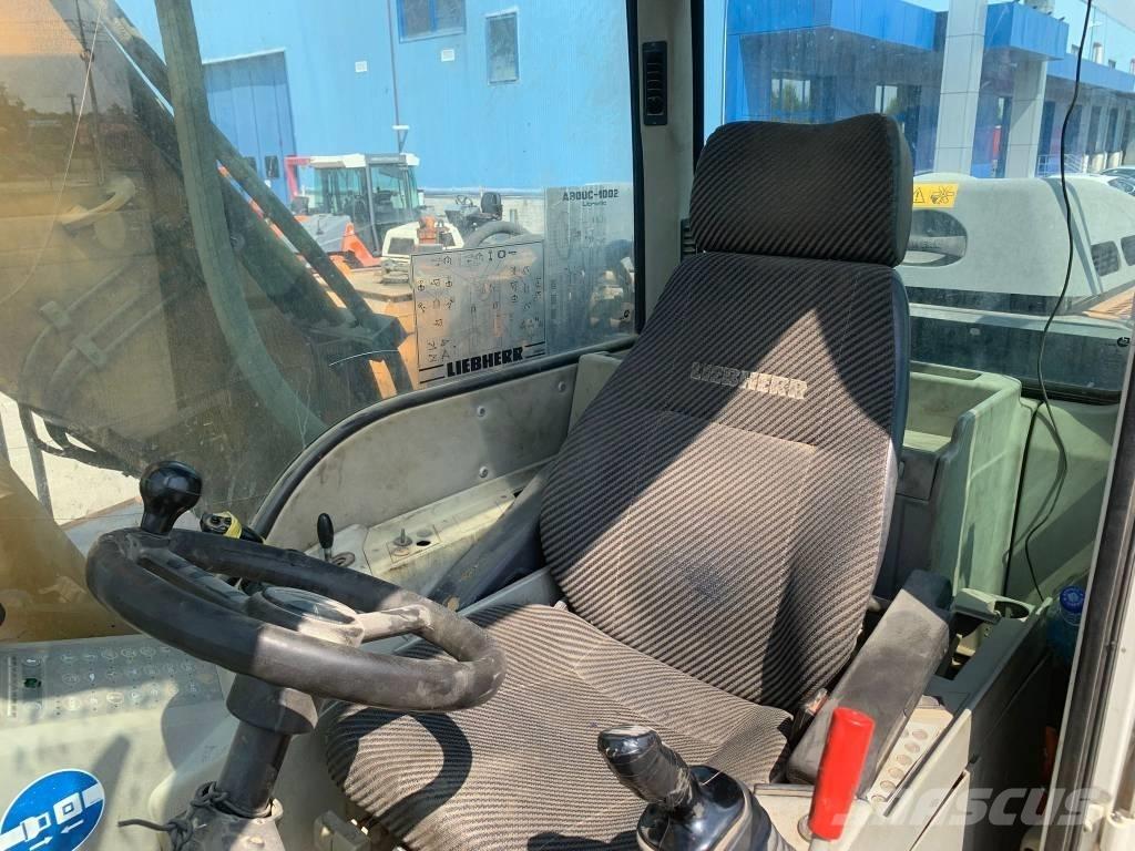 Liebherr A 900 C  휠 굴삭기
