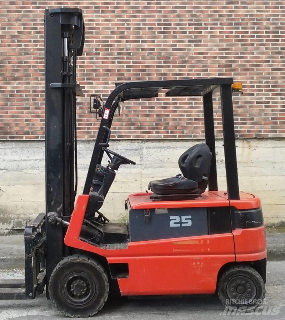 Toyota FBMF25 전동 지게차