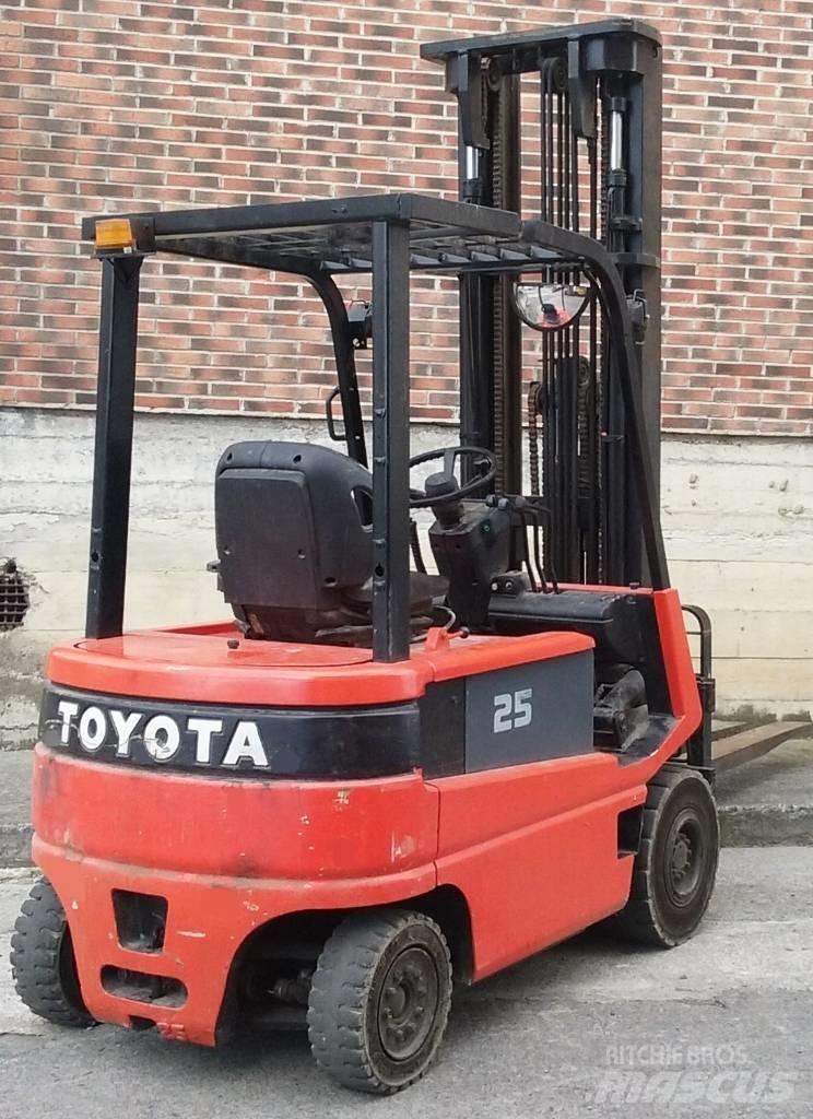 Toyota FBMF25 전동 지게차
