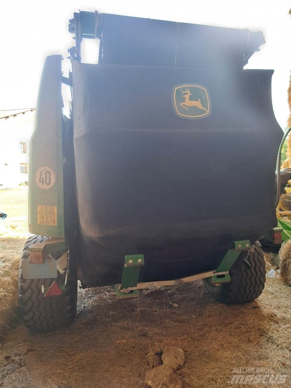 John Deere 990 원형 곤포기