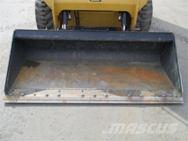 CAT 236 D  스키드로더