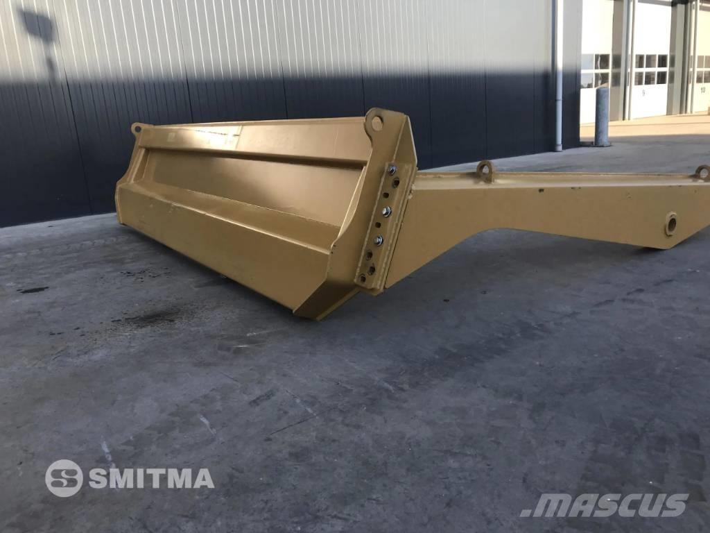 CAT 735C 테일게이트