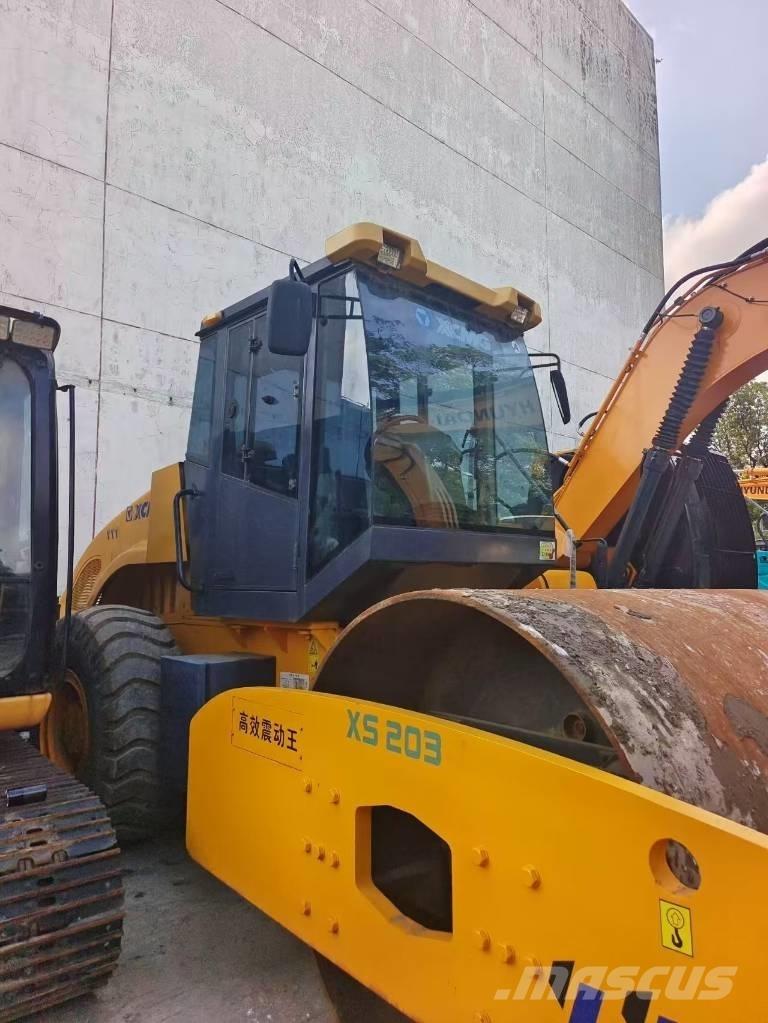XCMG XS 203 J 싱글 드럼 롤러