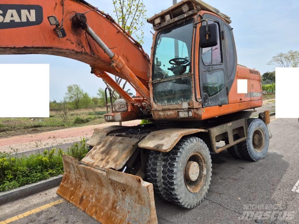 Doosan DX210WA  휠 굴삭기