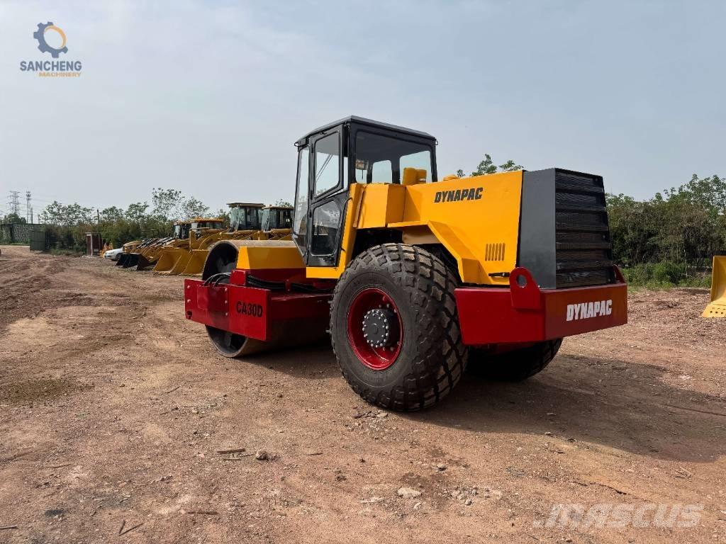 Dynapac CA 30 D 싱글 드럼 롤러
