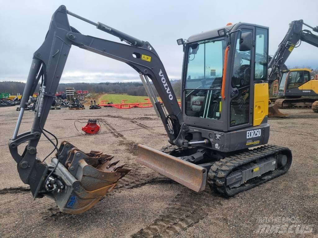 Volvo ECR25 D 소형 굴삭기 7톤 미만