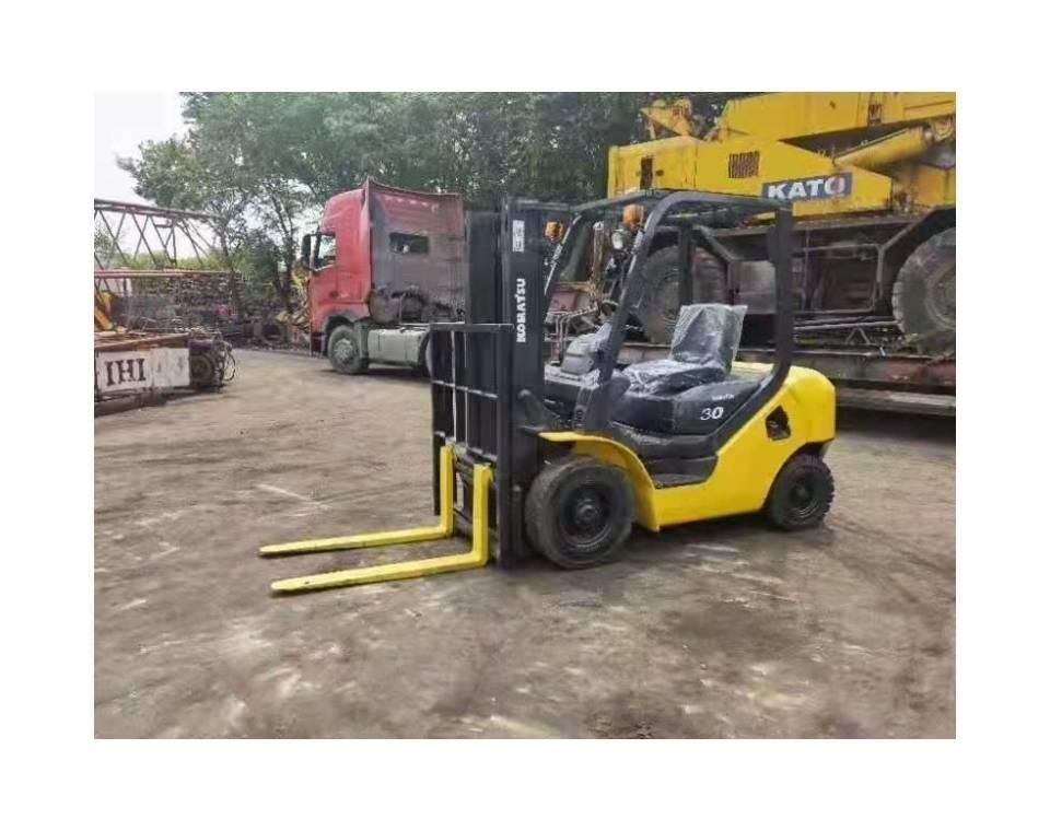 Komatsu 3Ton 디젤 지게차