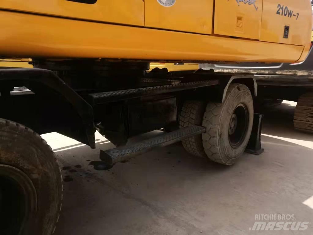 Hyundai 210-7  휠 굴삭기