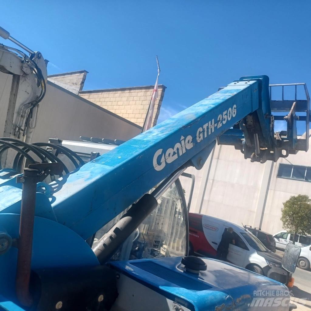 Genie GTH 2506 텔러 핸들러