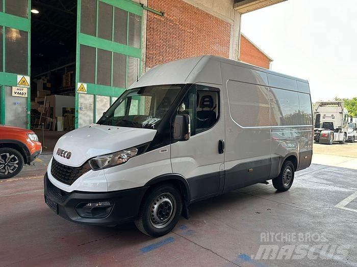 Iveco 35S16 패널 화물차
