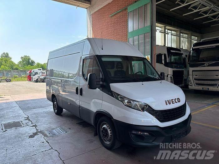Iveco 35S16 패널 화물차