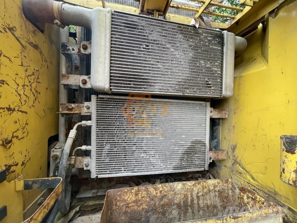 Komatsu PC 220-7 대형 굴삭기 29톤 이상
