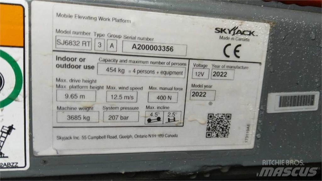 SkyJack 6832RT 가위형 리프트