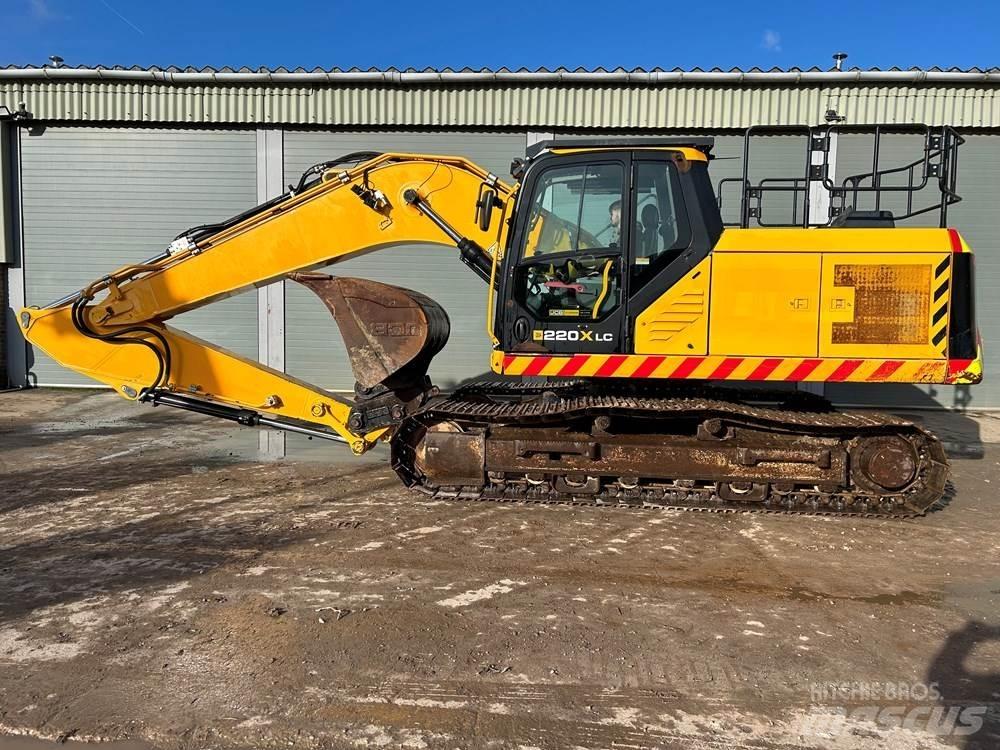 JCB 220X 대형 굴삭기 29톤 이상