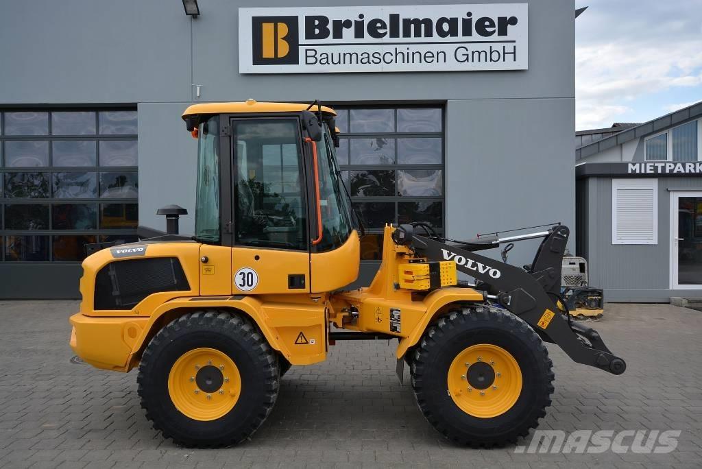 Volvo L 30 HS  휠로우더