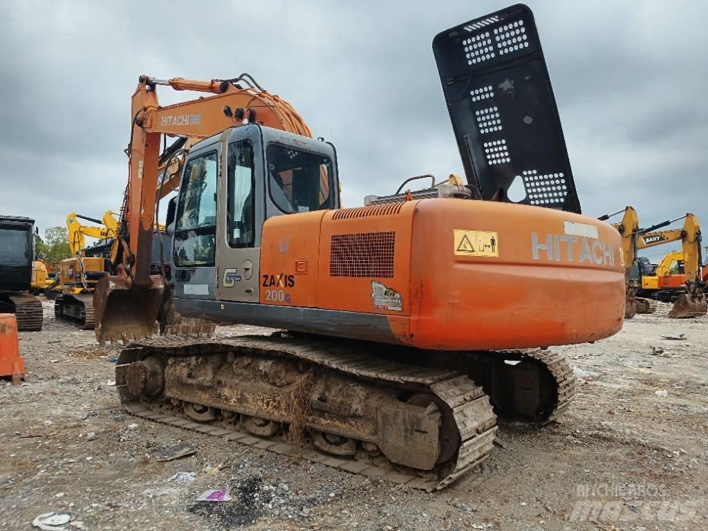 Hitachi ZX 200 대형 굴삭기 29톤 이상