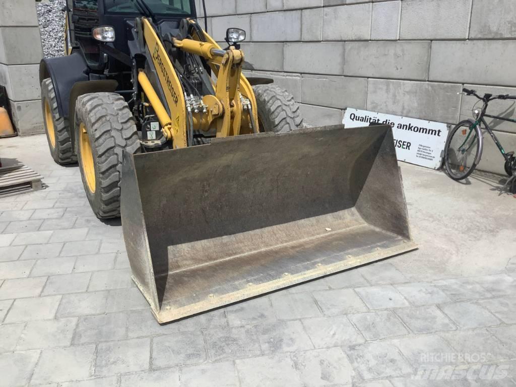 Komatsu WA100M-8  휠로우더