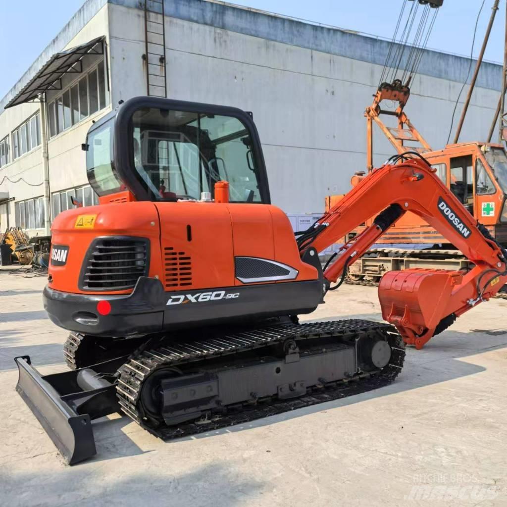 Doosan DX60-9C 소형 굴삭기 7톤 미만