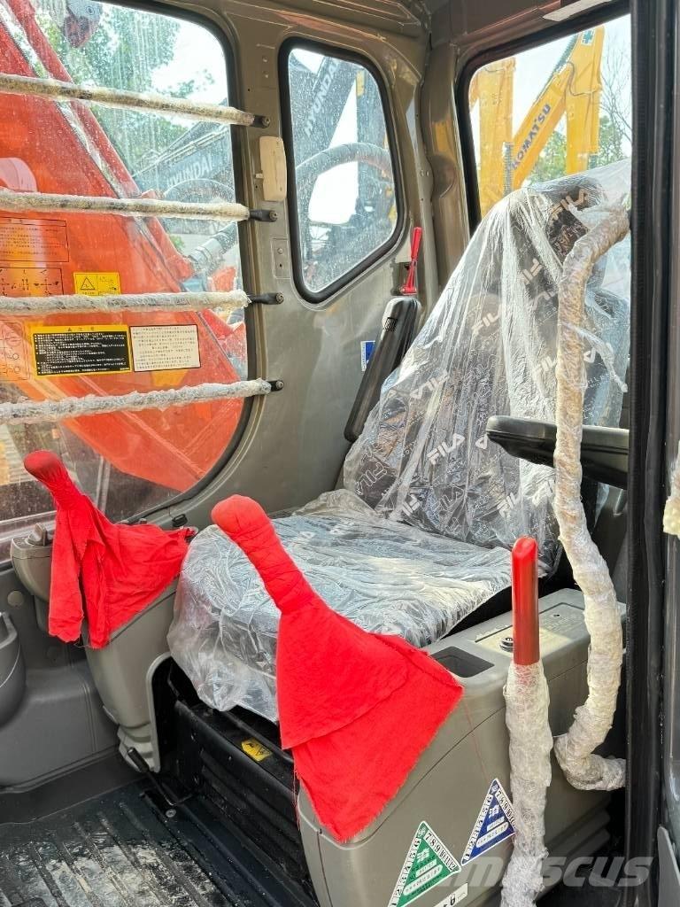 Hitachi ZX 200 대형 굴삭기 29톤 이상