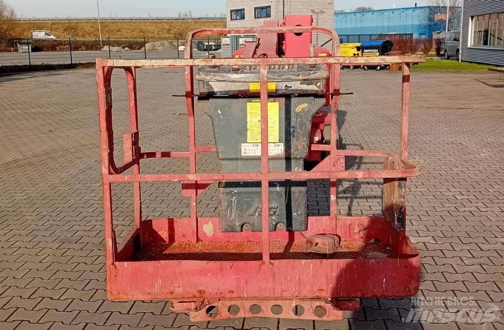 JLG E 400 AJPN 관절형 전동이동 리프트