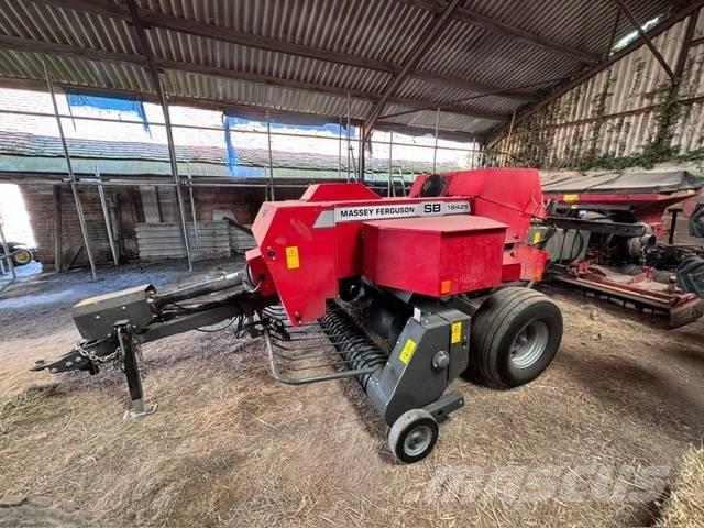 Massey Ferguson 1842 각형 곤포기