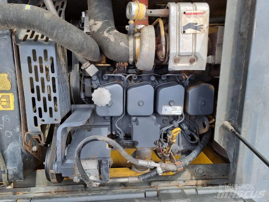 Komatsu PW 130-7K  휠 굴삭기