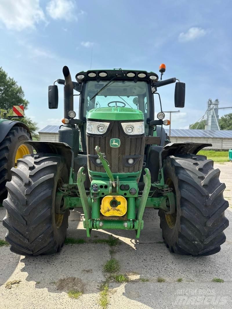 John Deere 6215R 트랙터