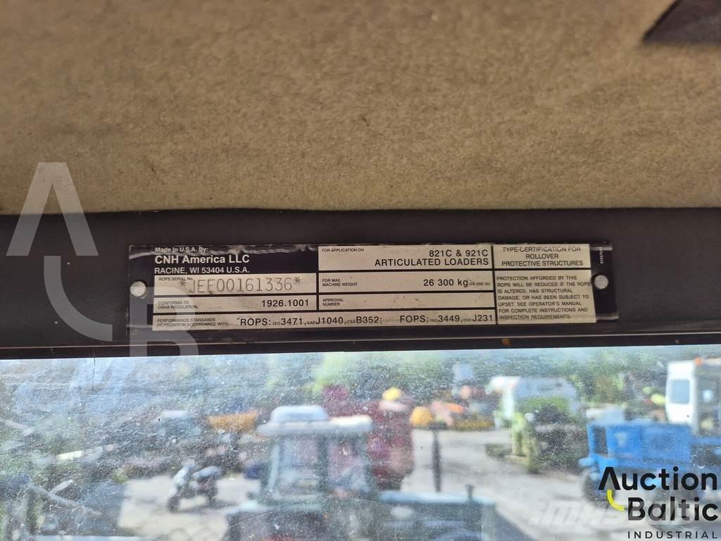 CASE 821 C  휠로우더