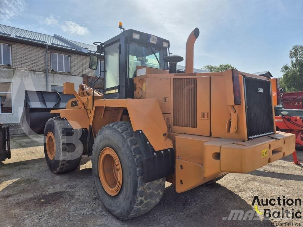 CASE 821 C  휠로우더