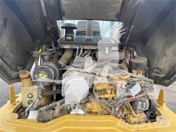 CAT 906M  휠로우더