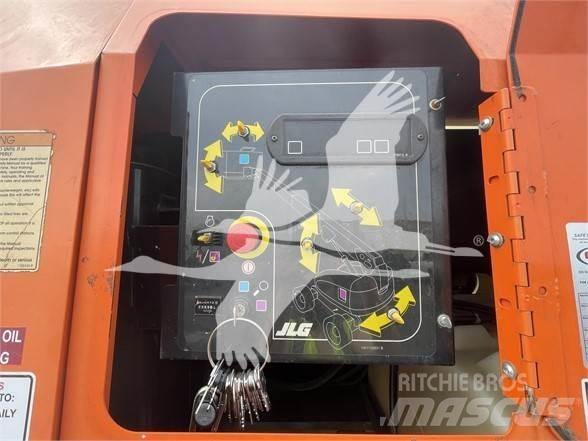 JLG 800S 견인식 전동이동 리프트