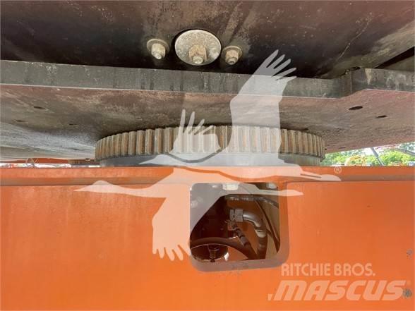 JLG 860SJ 견인식 전동이동 리프트