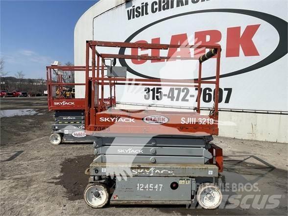 SkyJack SJ3219 가위형 리프트