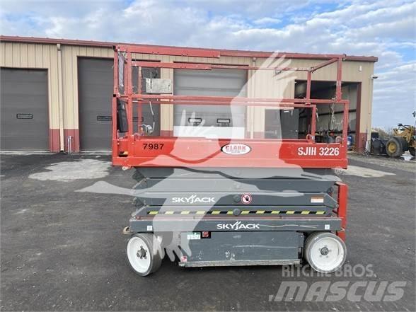 SkyJack SJ3226 가위형 리프트