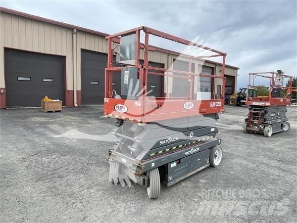SkyJack SJ3226 가위형 리프트