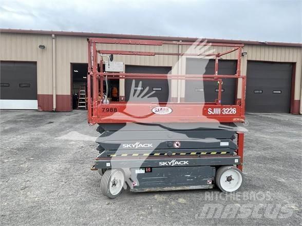 SkyJack SJ3226 가위형 리프트